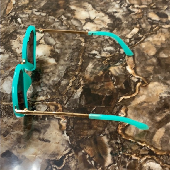 Sun glasses - Picture 3 of 4